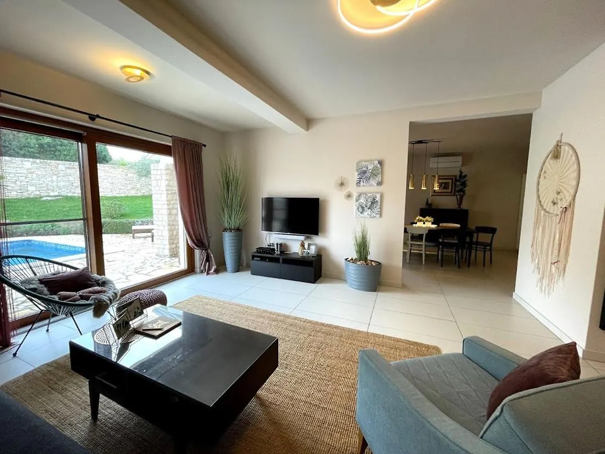 Villas Adagio Rojnići 0*,