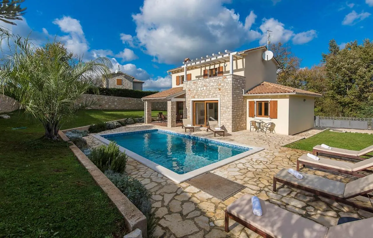 Villas Adagio Rojnići 0*,