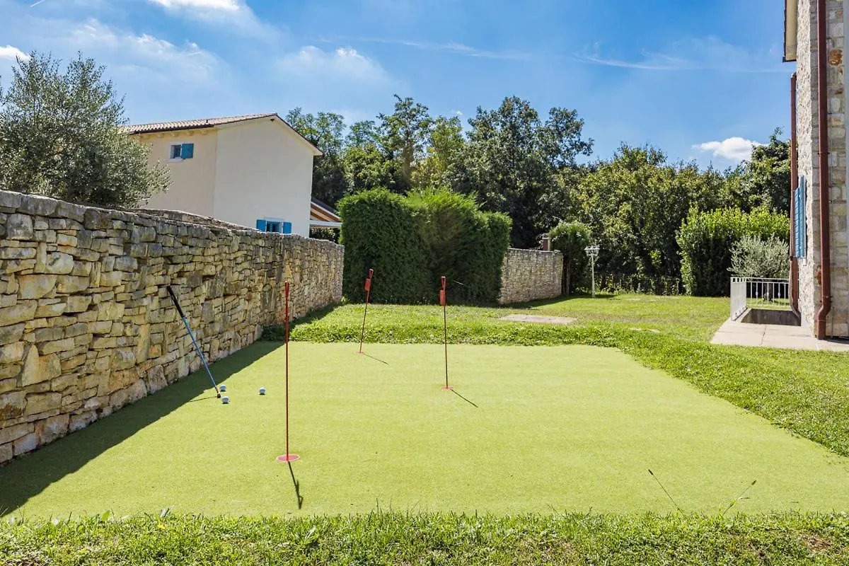 Villas Adagio Rojnići 0*,