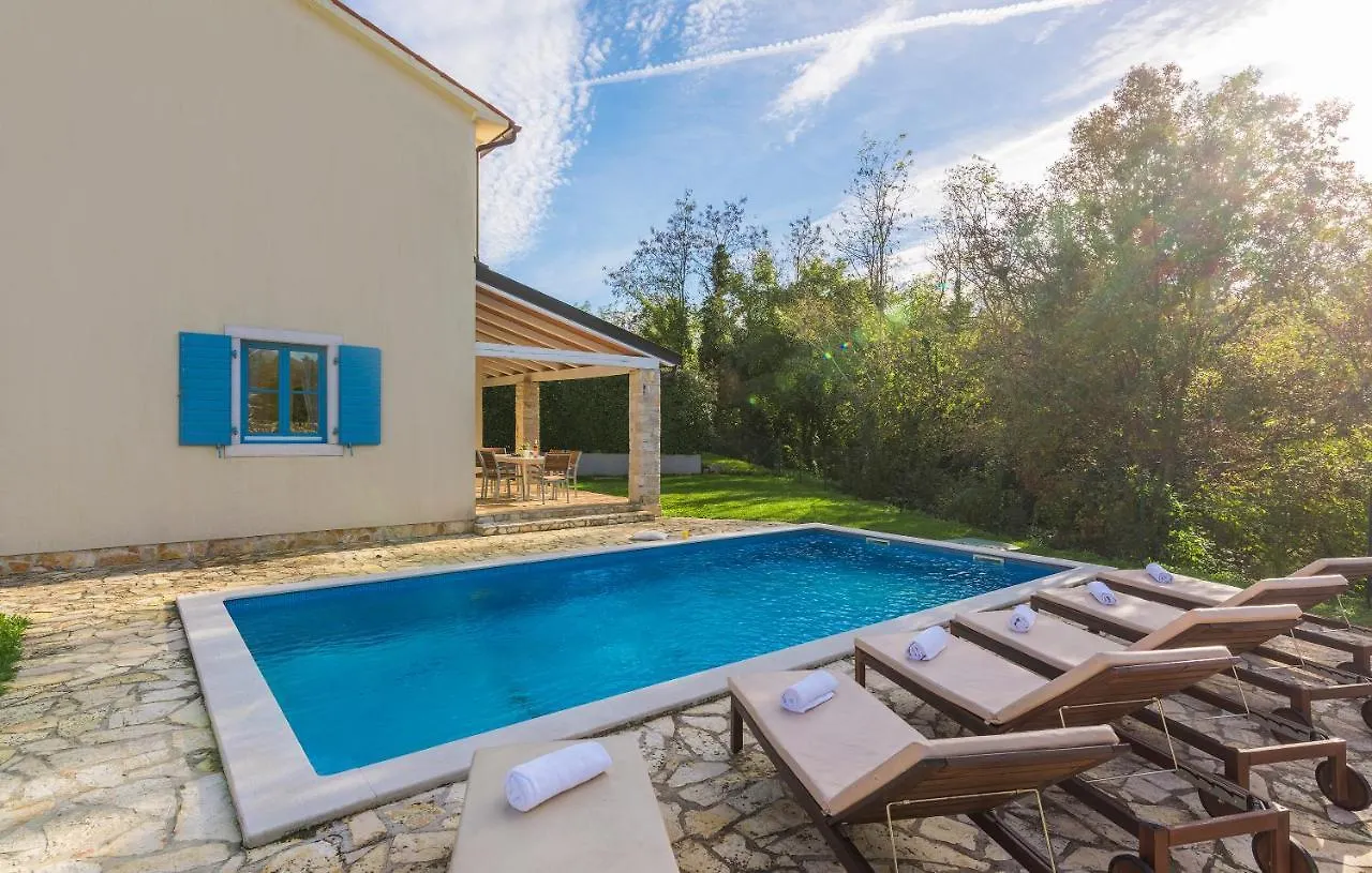 Villas Adagio Rojnići 0*,